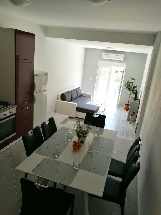 Apartma Ivankovic***